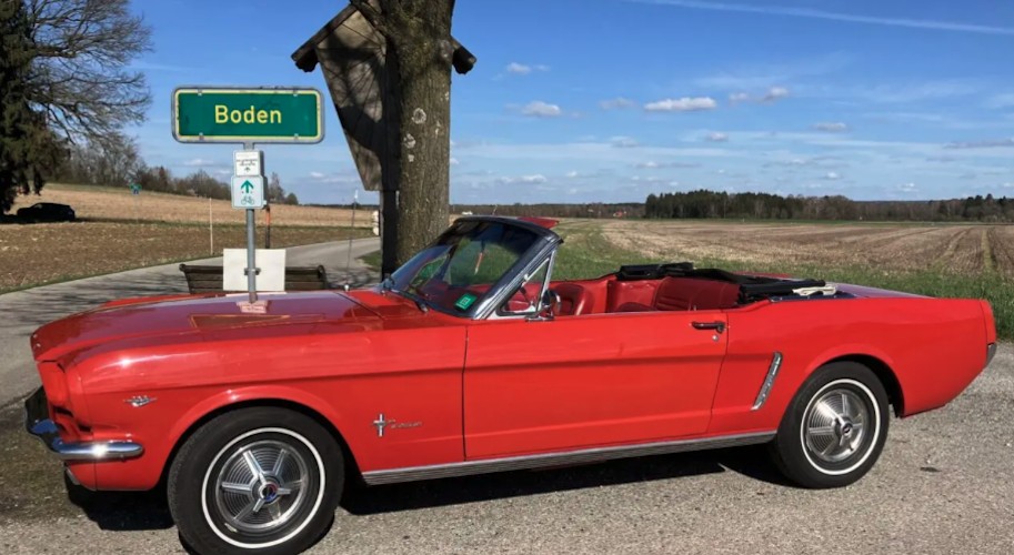 Side View of a Ford Mustang Cabriolet classic car in Munich