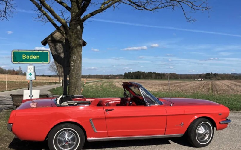 Front View of a Ford Mustang Cabriolet classic car in Munich