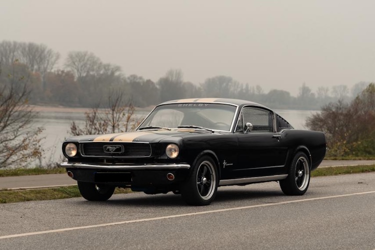 Rent a Ford Mustang Fastback Classic Car in Hamburg