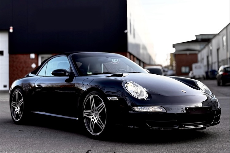 Frontview from Porsche 997 Carrera S Cabrio