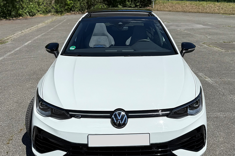 Front view Golf 8R in Hagen