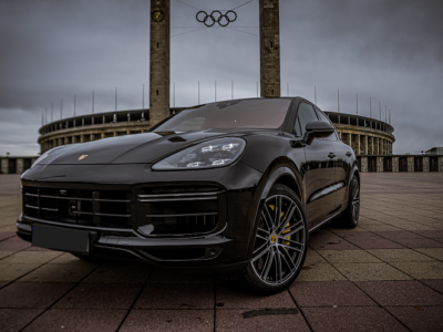 Rent a Porsche Cayenne Turbo in Berlin