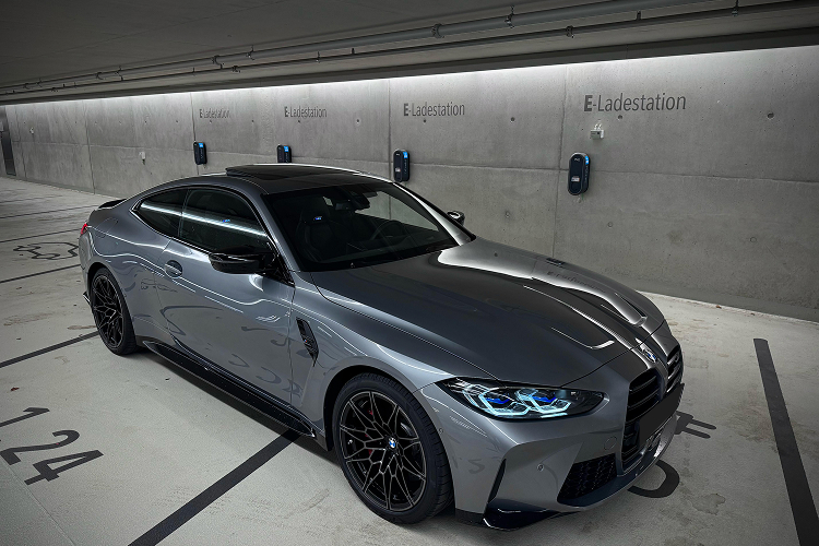 Rent a BMW M4 Competition in Düsseldorf