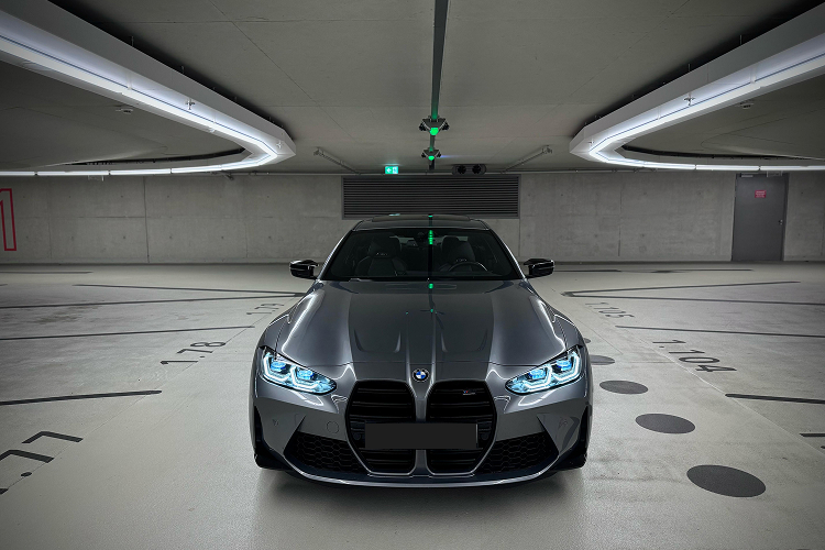 Front view BMW M4 Competition in Düsseldorf