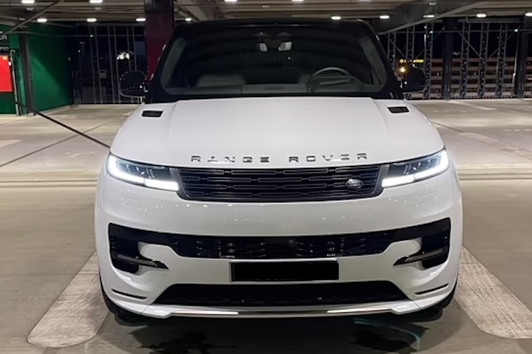 Front view Range Rover Sport in Frankfurt