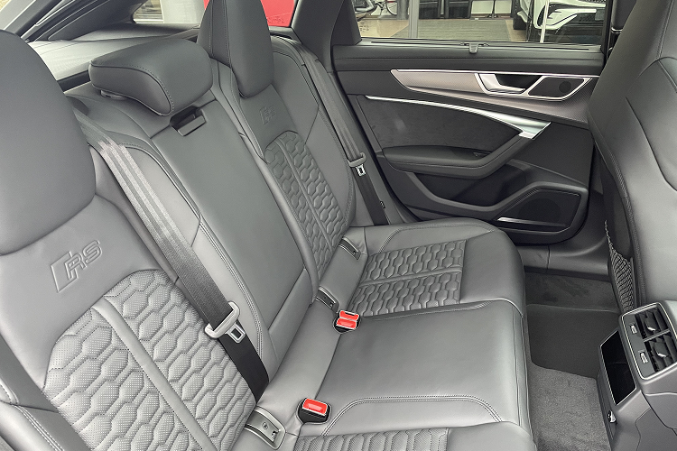 Seats Audi RS6 Performance Avant in Munich