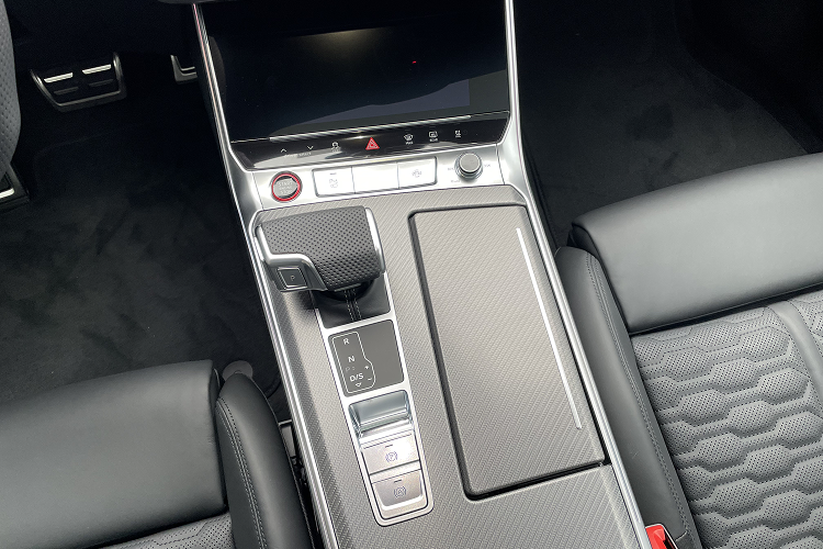 Center console Audi RS6 Performance Avant in Munich