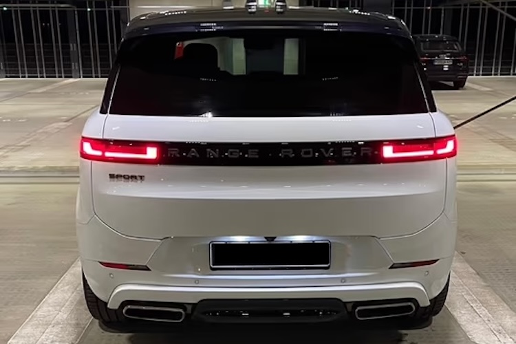 Back view Range Rover Sport in Frankfurt