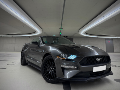 Rent a Ford Mustang Convertible in Düsseldorf