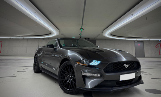 Rent a Ford Mustang Convertible in Düsseldorf
