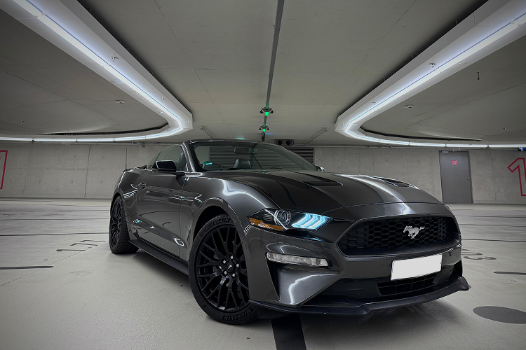 Rent a Ford Mustang Convertible in Düsseldorf