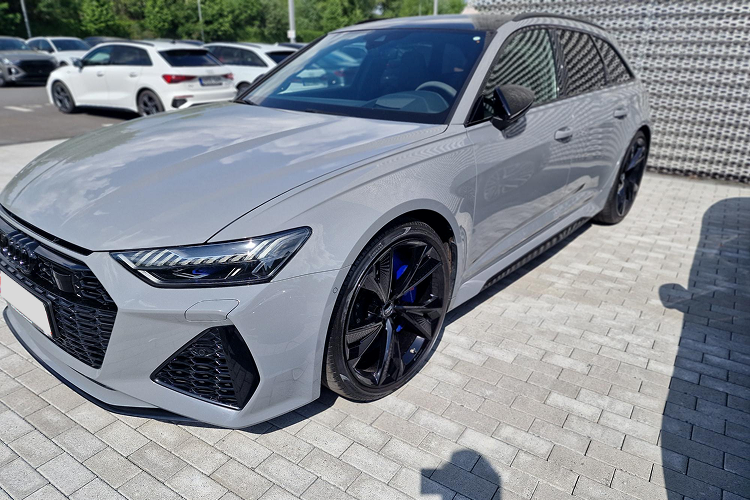 Rent a Audi RS6 C8 in Dortmund