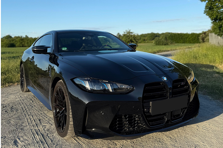 Rent a BWM M4 Competition in Frankfurt