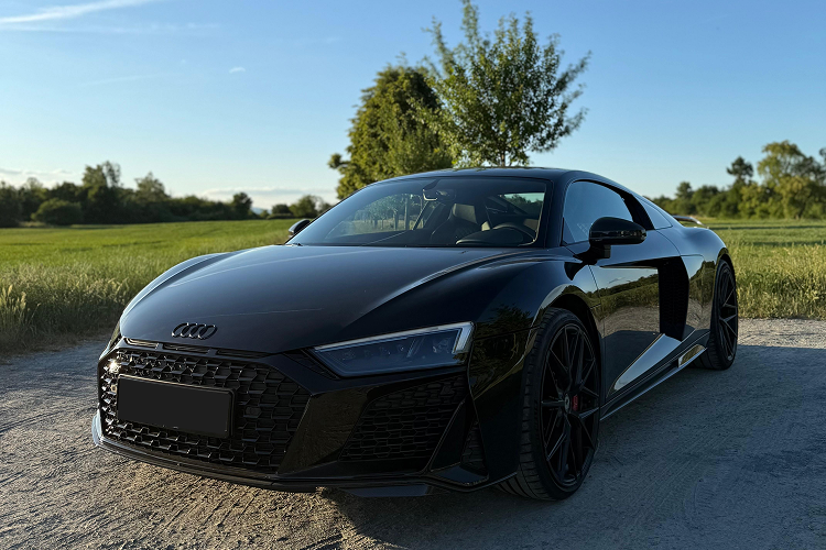 Side view Audi R8 V10 Performance Coupé in Frankfurt