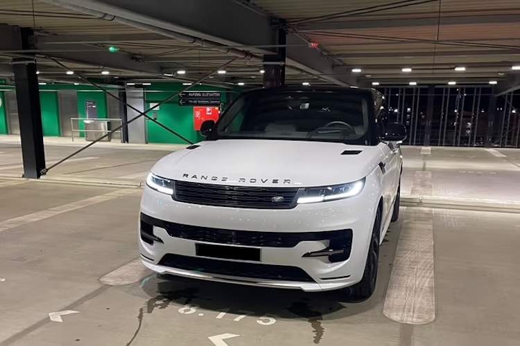 Rent a Range Rover Sport in Frankfurt