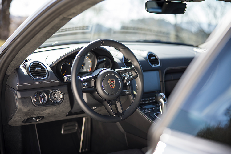 Interior equipment Porsche Cayman GT4 on Lake Constance