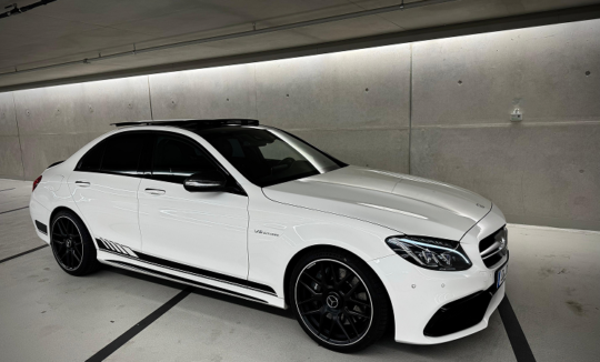 Rent a Mercedes C63 AMG in Düsseldorf