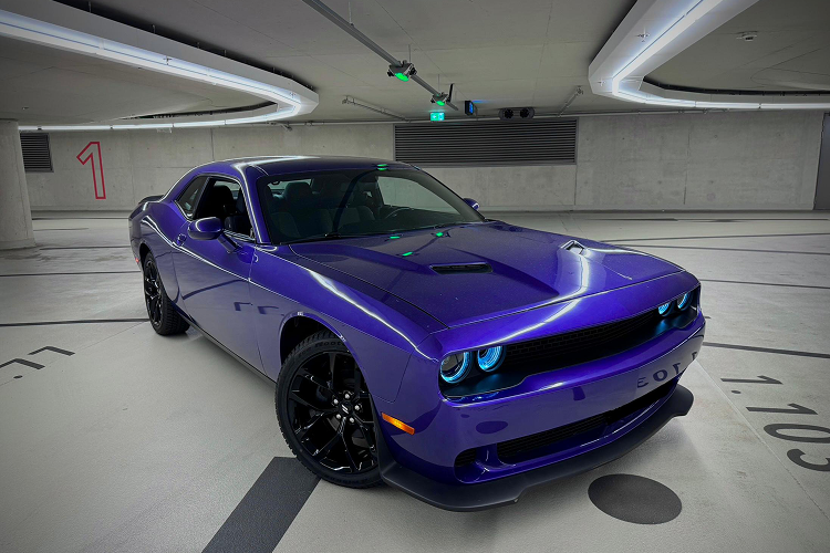 Rent a Dodge Challenger in Düsseldorf
