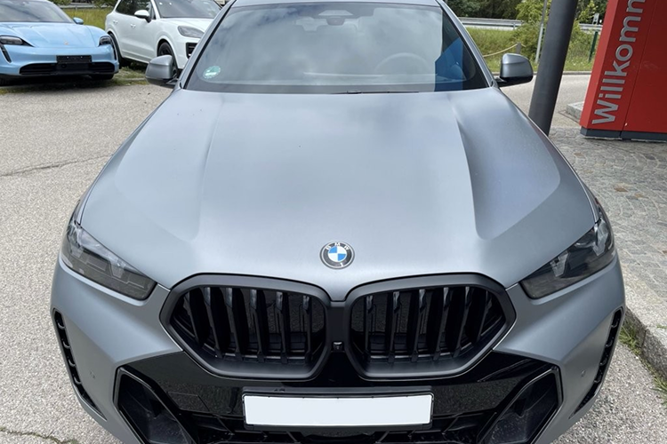 Front view BMW X6 xDrive 40d at Munich