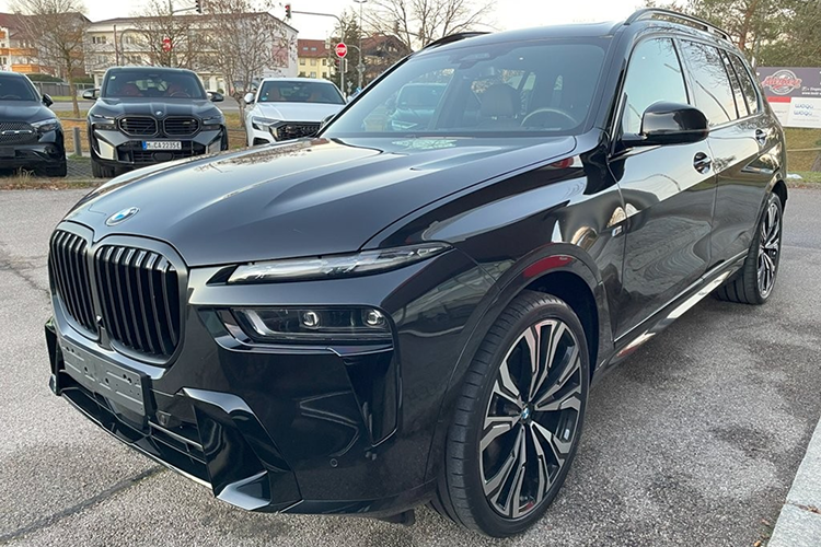 Rent a BMW X7 xDrive 40d at Munich