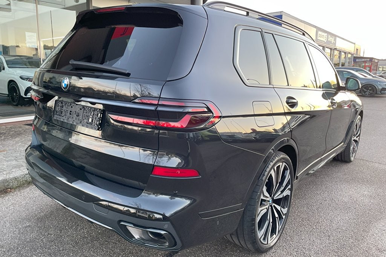Back BMW X7 xDrive 40d at Munich