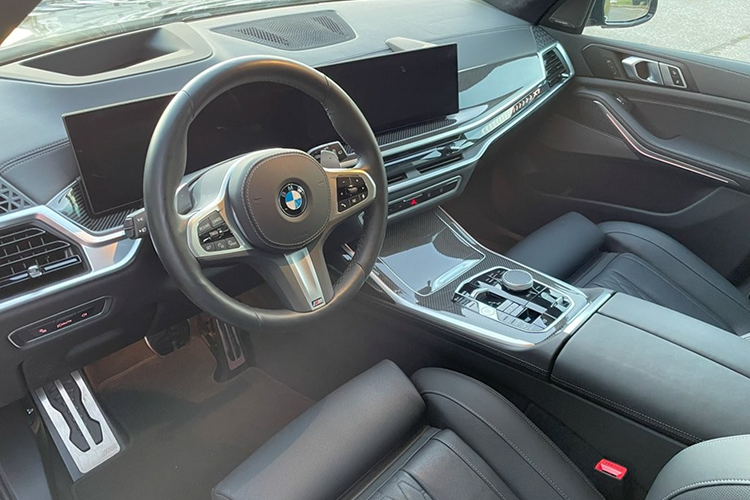 Interior BMW X7 xDrive 40d at Munich