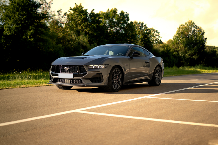 Rent a Ford Mustang GT in Ansbach near Nürnberg