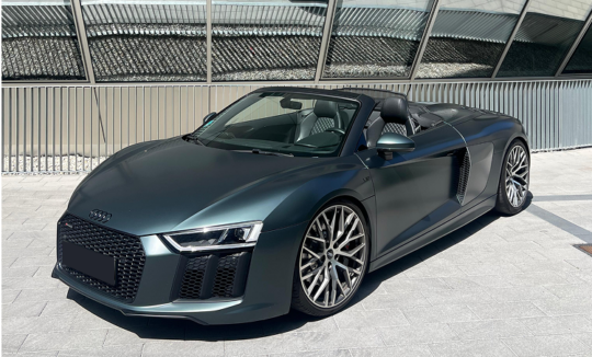 Rent an Audi R8 Quattro Spyder V10 in Munich
