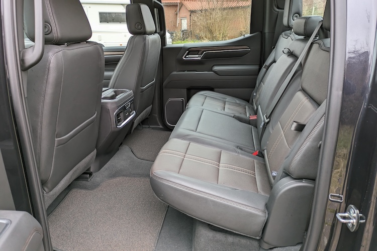 Back seats Chevrolet Silverado High Country in Hannover