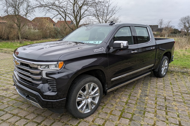 Rent a Chevrolet Silverado High Country in Hannover