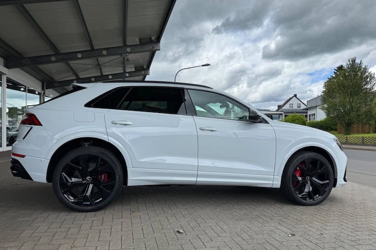 Side view Audi RSQ8 in the Allgäu