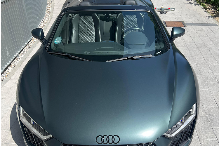 Front view Audi R8 Quattro Spyder V10 in Munich