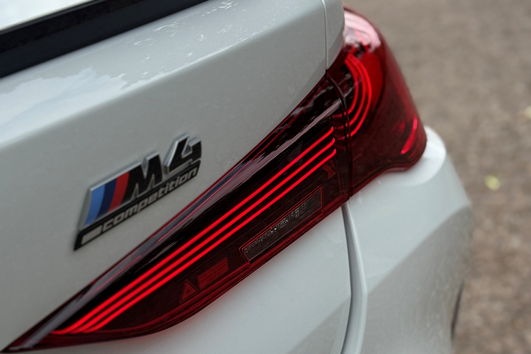 Light BMW M4 Competition in Düsseldorf