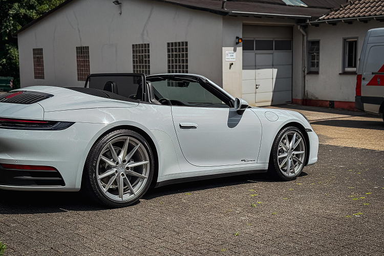 Side view Porsche 911 Carrera in Ostallgäu