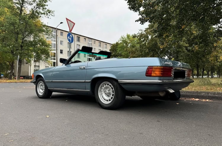 Back view Mercedes SL 450 in Berlin