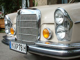 Rent a classic Mercedes 280 SE in Munich now