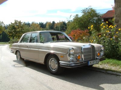 Rent a classic Mercedes 280 SE in Munich now