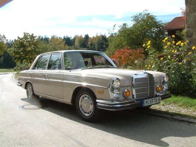 Rent a classic Mercedes 280 SE in Munich now