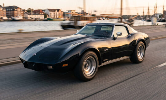 Rent a Corvette C3 Stingray in Flensburg Hero