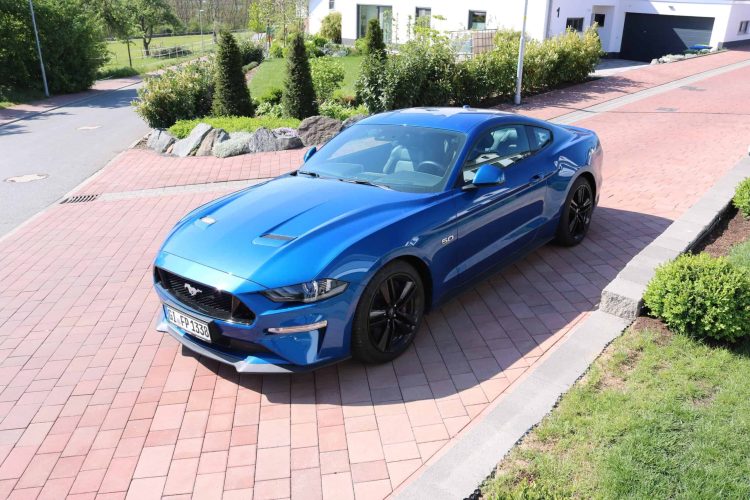 Rent a Ford Mustang GT in Giessen