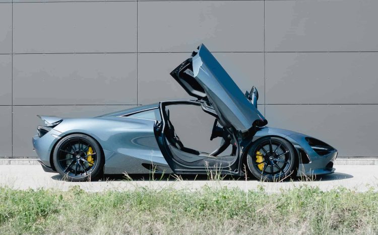 Rent a McLaren 720S in Stuttgart