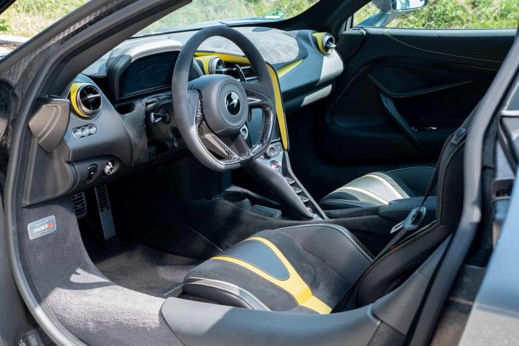 Rent a McLaren 720S in Stuttgart