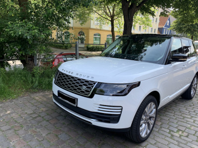 Rent a Range Rover Sport in Hamburg