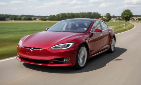 Tesla Model S in Dresden hero