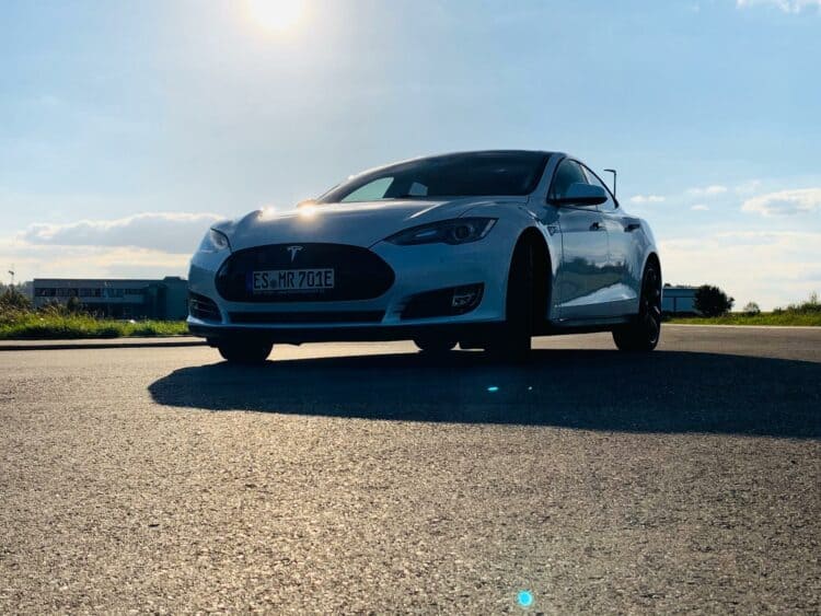 Rent a Tesla Model S P85D in Stuttgart