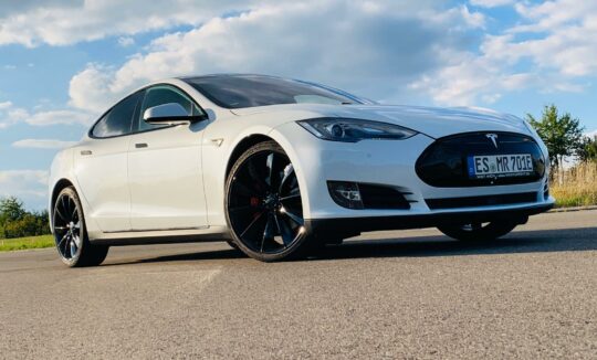 Rent a Tesla Model S P85D in Stuttgart