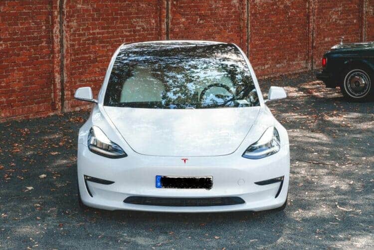 Rent a Tesla Model 3 Performance in Frankfurt