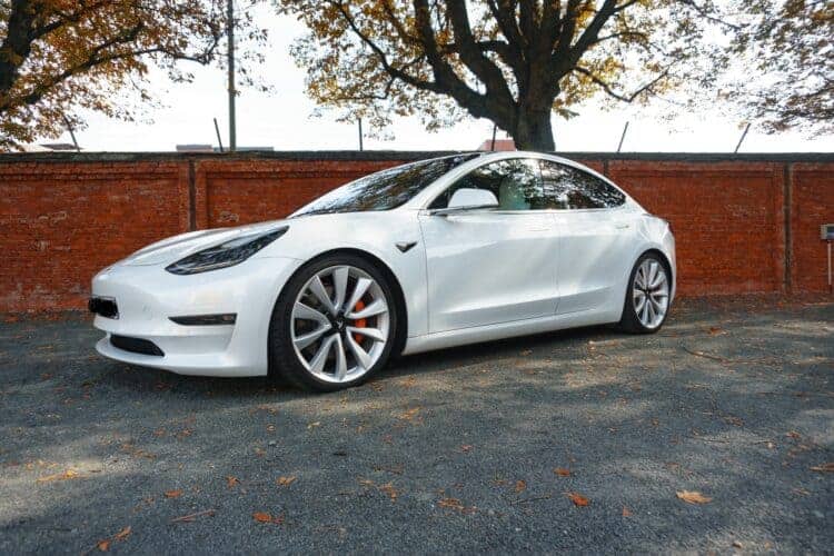 Rent a Tesla Model 3 Performance in Frankfurt