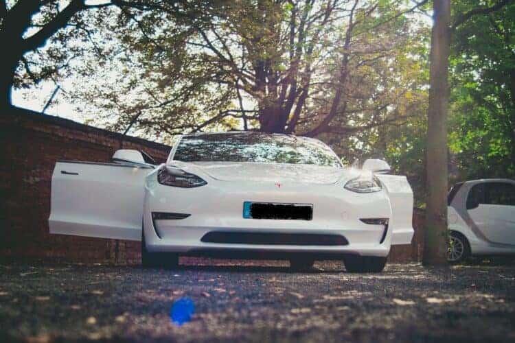 Rent a Tesla Model 3 Performance in Frankfurt