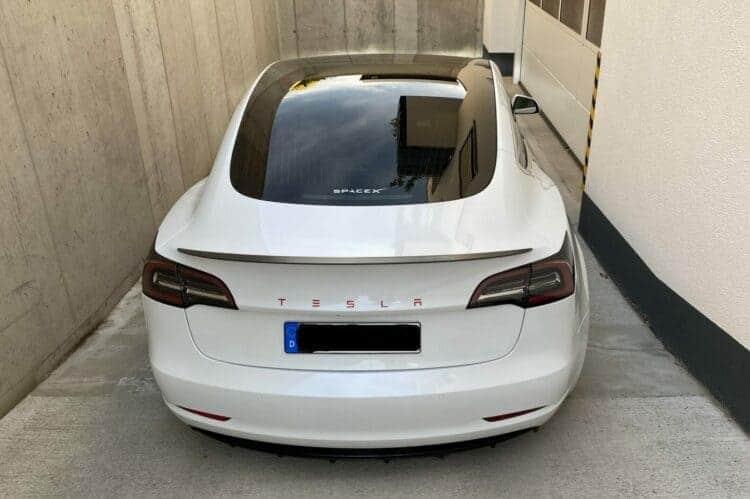 Rent a Tesla Model 3 Performance in Frankfurt